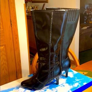 NWT cloud walkers - Black 8wide boots with 3 “heel